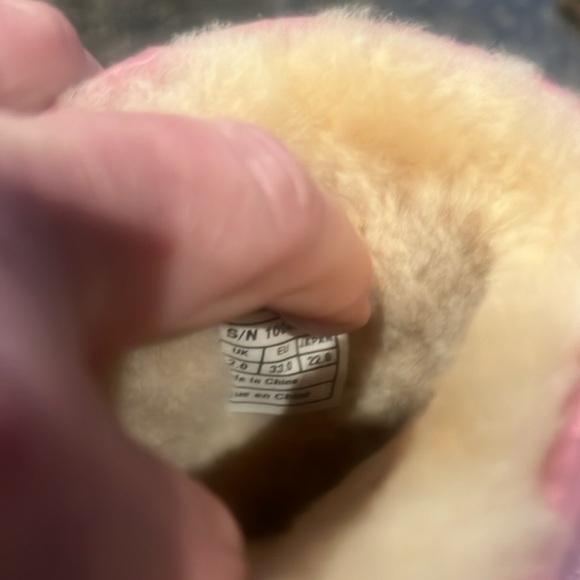 Little girls  pink sequined Uggs - Picture 7 of 7